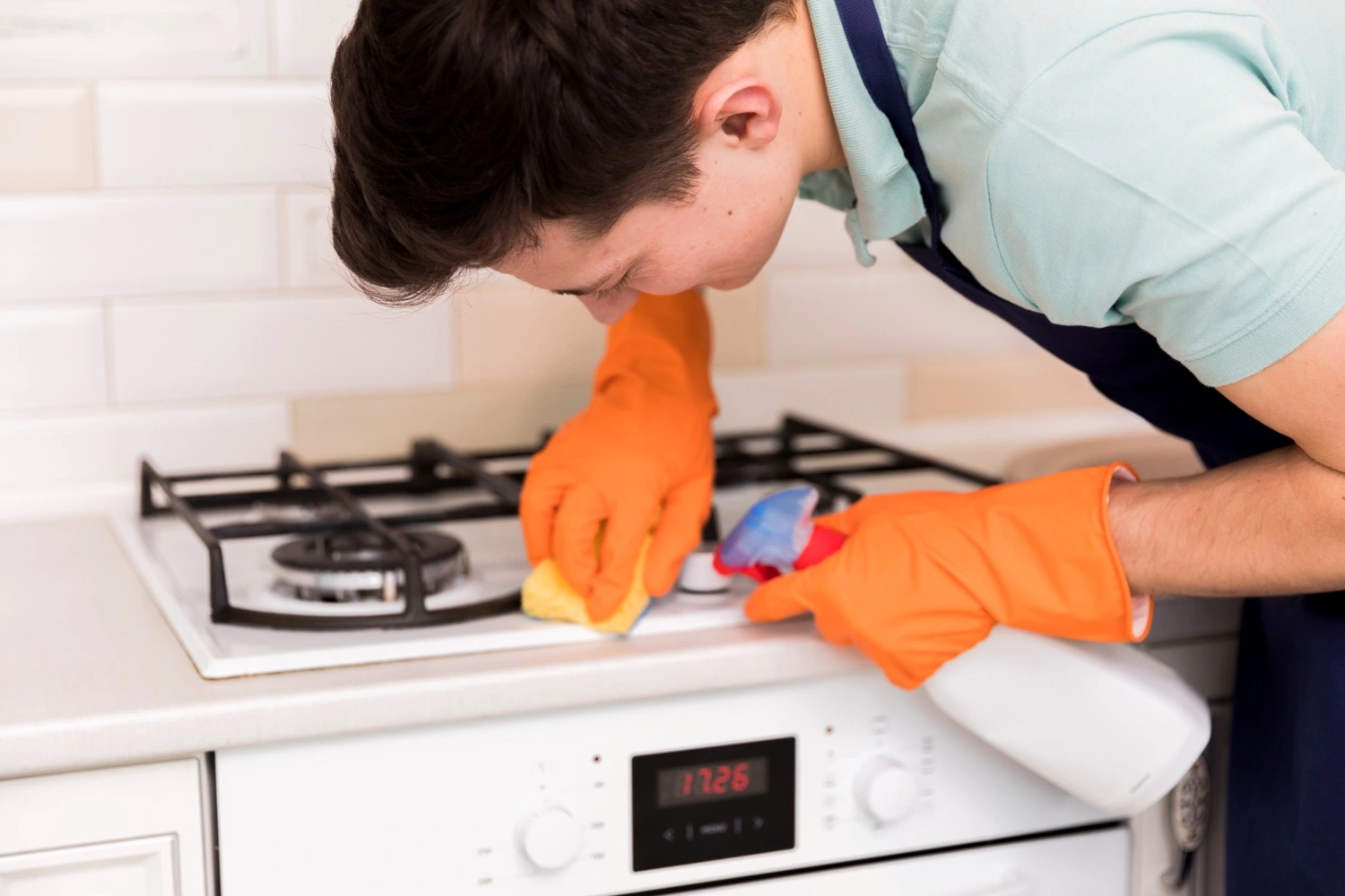appliance repair technician repairing Electric Stove in los angeles (1)